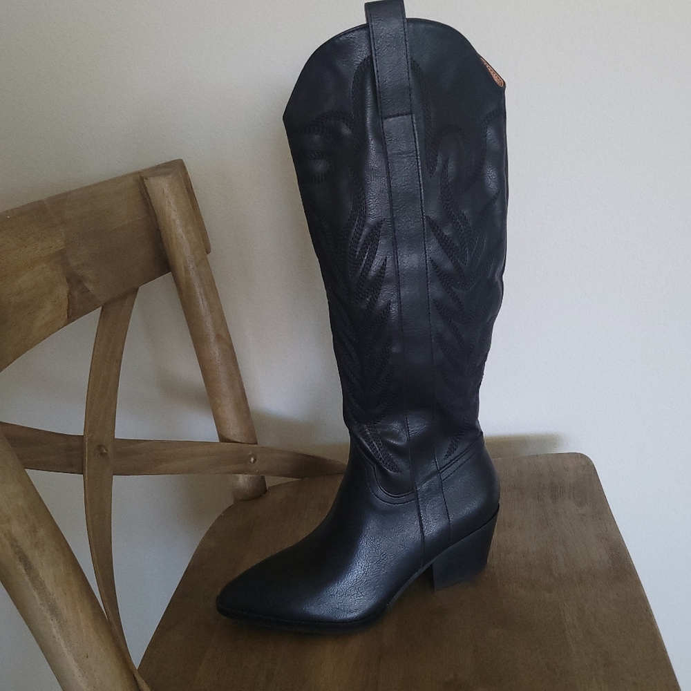 BRAND NEW IN BOX Oasis Society Samara Embroidered Tall Black Boots